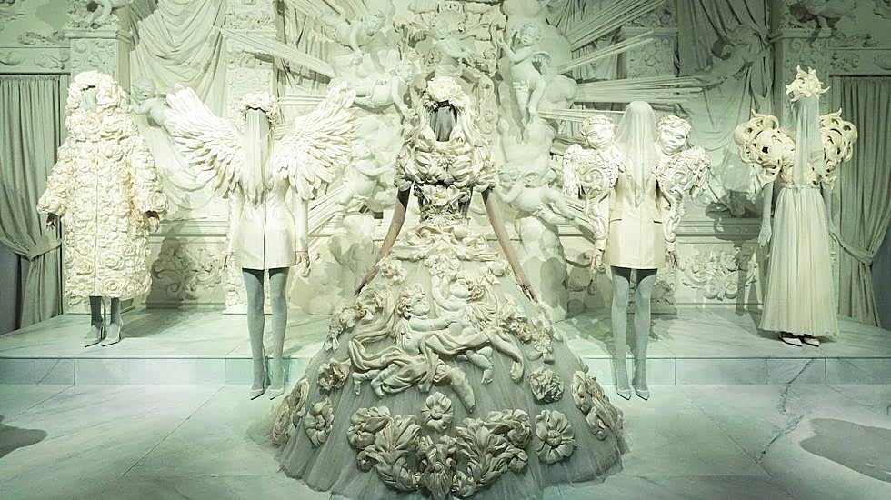 Imagen de la exposición de Dolce & Gabbana en el Palazzo Reale de Milán.