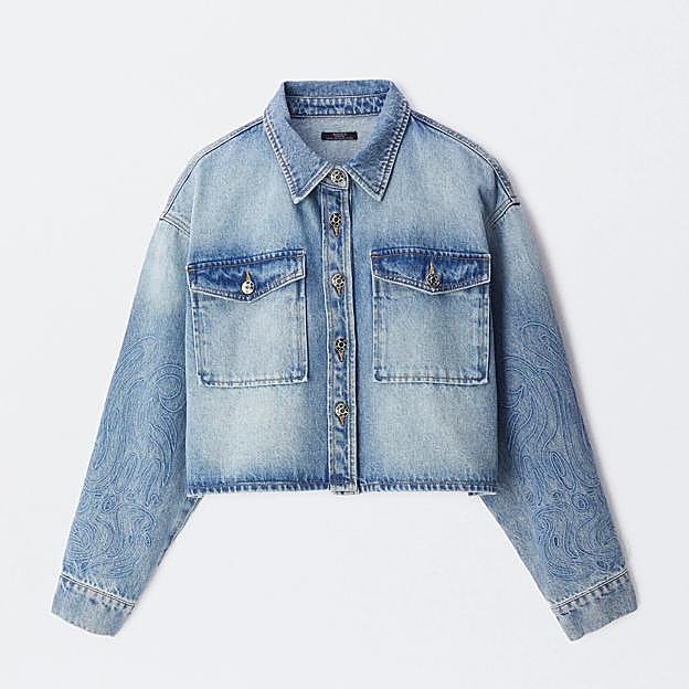 La cazadora vaquera de lo nuevo de Parfois. 39,99 euros.