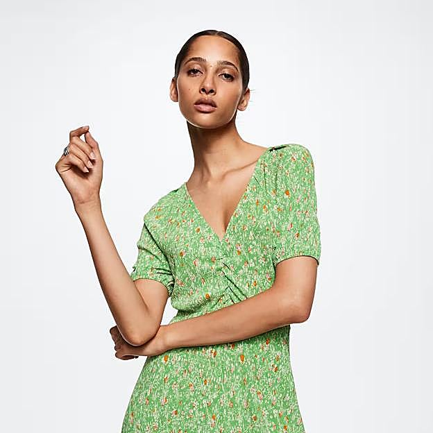 Imagen principal - Vestido con estampado de flores de Mango Outlet (2,99 euros):