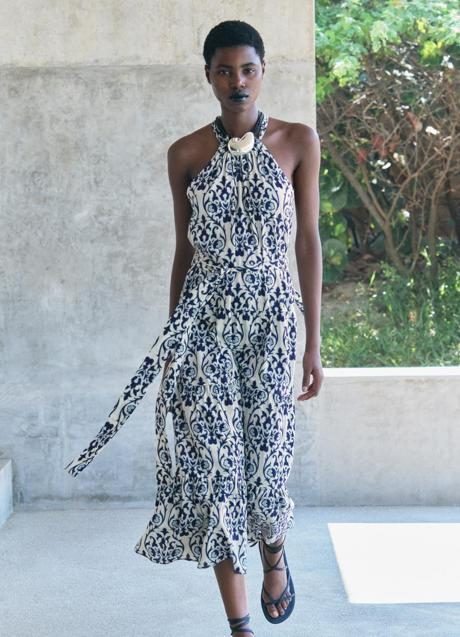 Imagen - Vestido con estampado en azul y blanco de Zara (39,99 euros)