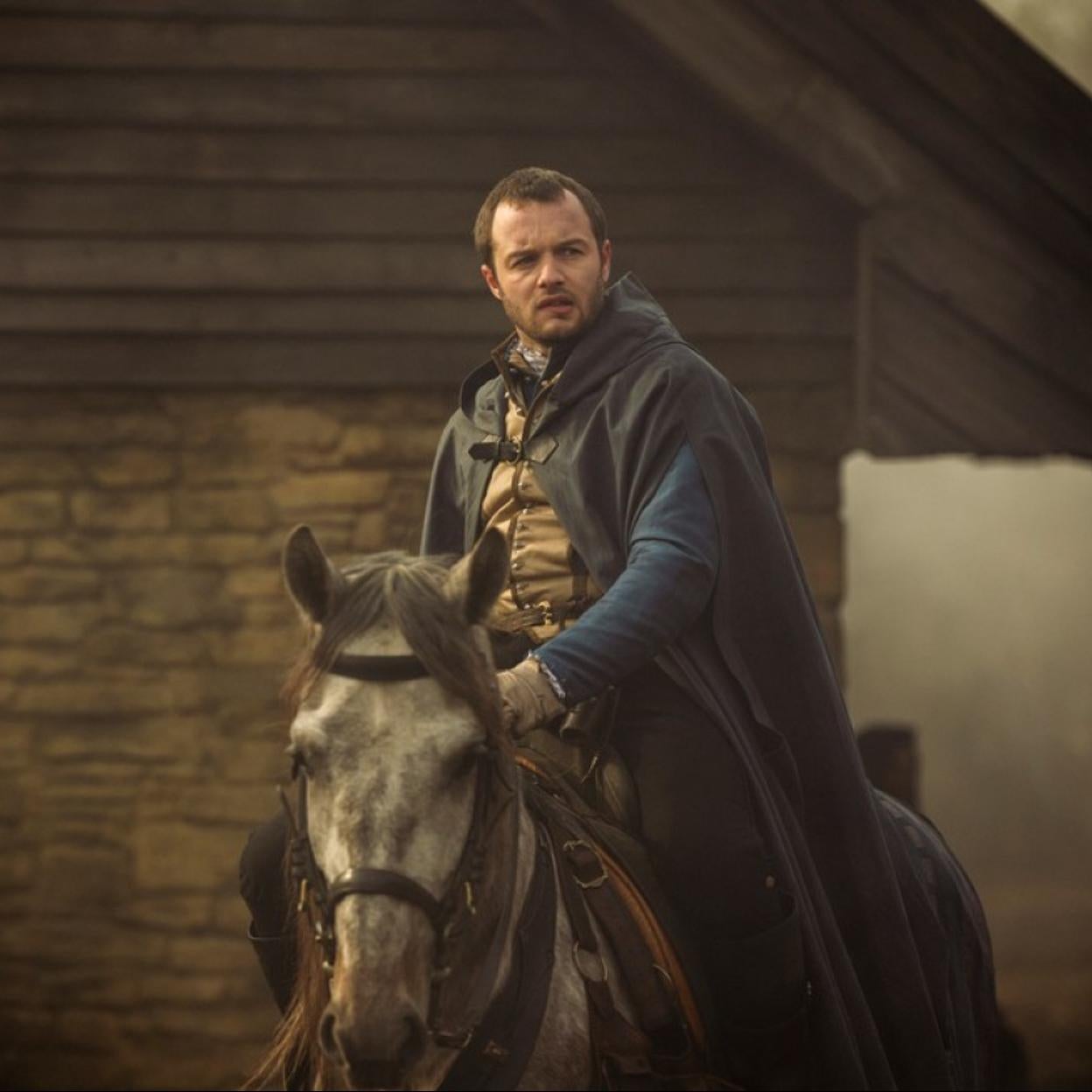 Arthur Hughes en una secuencia de Matthew Sharkdale, la miniserie briánica ambientada en el reinado de Enrique VIII.