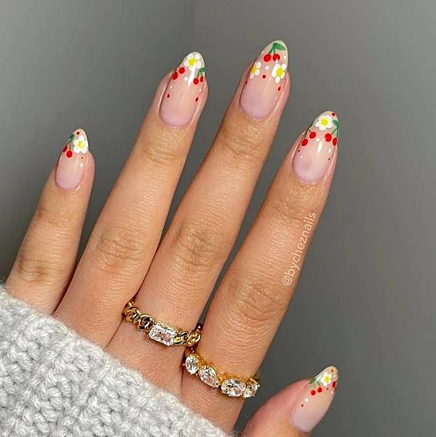 Uñas cherry con margaritas