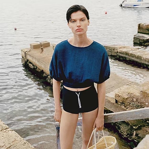 Lo nuevo de Mango adelanta el verano: vestidos blancos, sandalias planas y pantalones cortos que resolverán todos tus looks