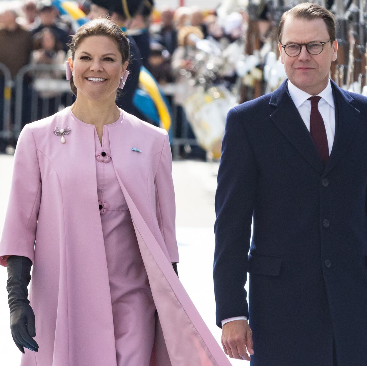 Los príncipes Victoria y Daniel de Suecia en el recibimiento a Federico y Mary de Dinamarca. 