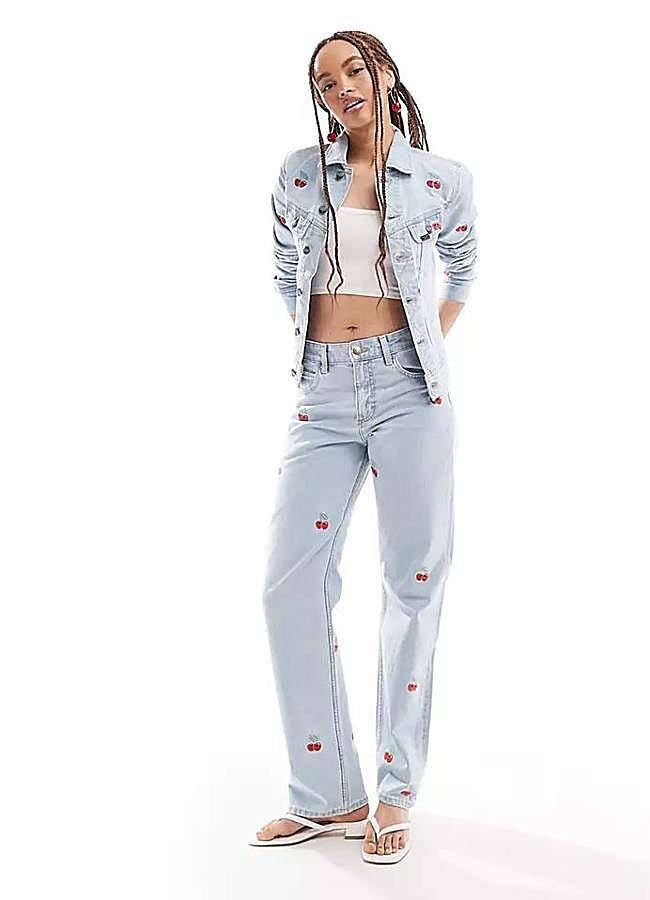 Imagen - Total look denim con estampado de cerezas