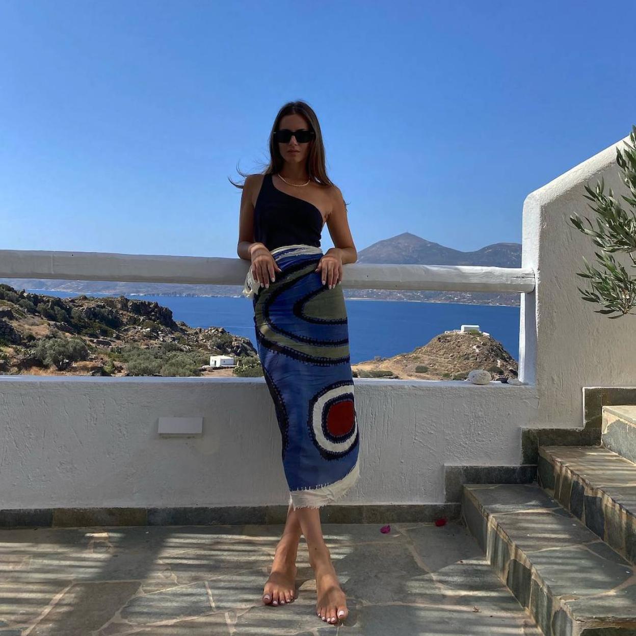 Influencer con falda pareo