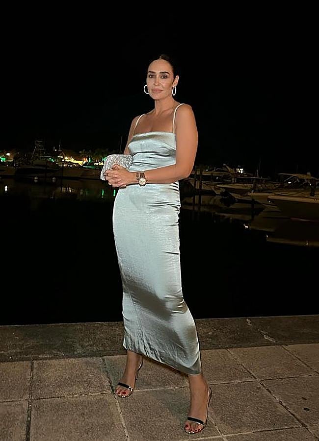 Imagen - Vicky Martín Berrocal con un vestido de invitada de raso.