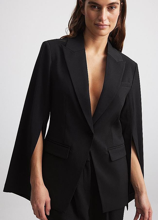 Imagen - La blazer negras con manga-capa de Na-kd.