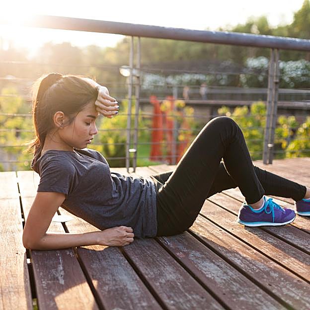 Las planchas y las sentadillas son dos ejercicios que aceleran el metabolismo. 