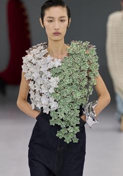 Imagen secundaria 2 - Desfile de Schiaparelli, Balmain y Loewe.