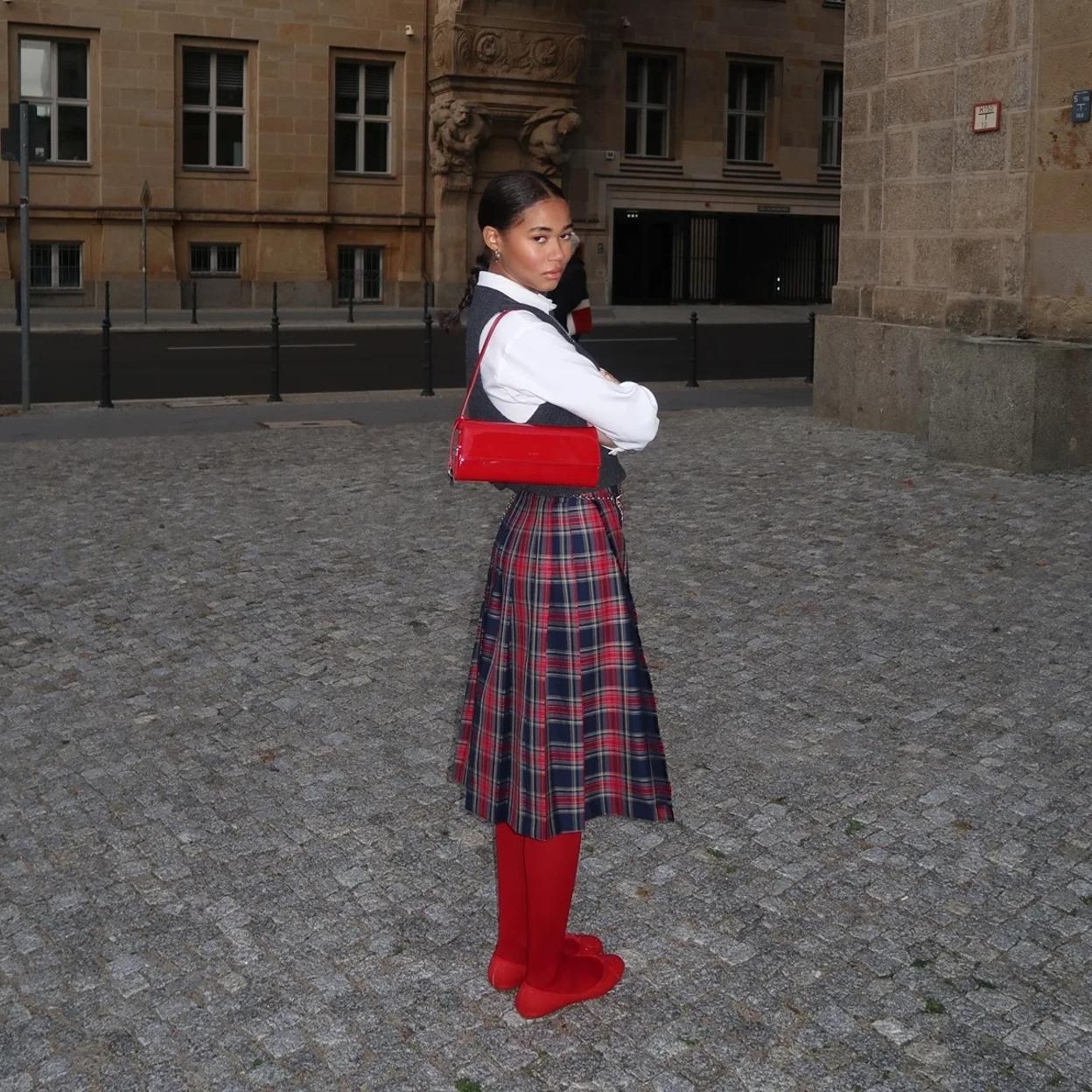Las bailarinas rojas se llevan (y de esta manera).
