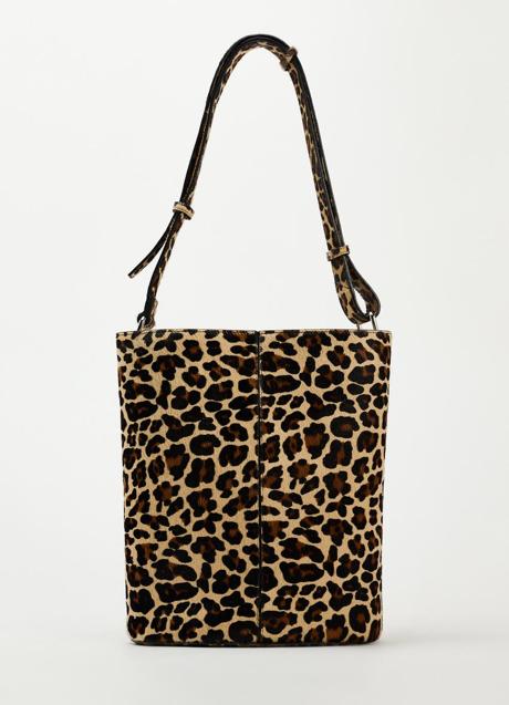 Imagen - Bolso con estampado de leopardo de Zara (169 euros)