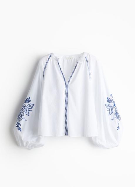 Imagen - Blusa blanca con bordados de H&M (35,99 euros)