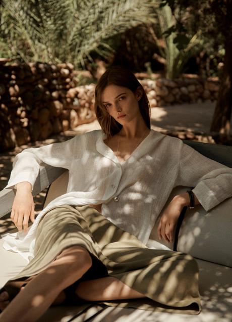 Imagen - Blusa blanca de Massimo Dutti (59,95 euros)