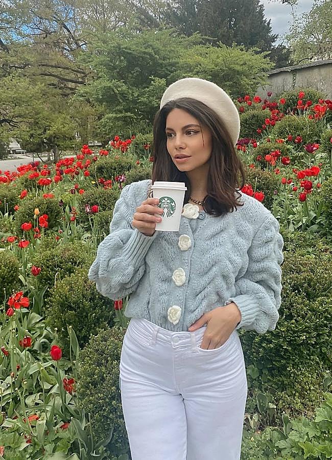 Imagen - Cárdigan con adorno de flores de crochet