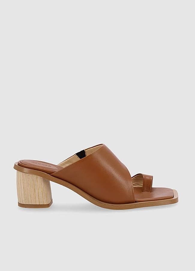 Imagen - Sandalias asimétricas de piel estilo mule con tacón de madera