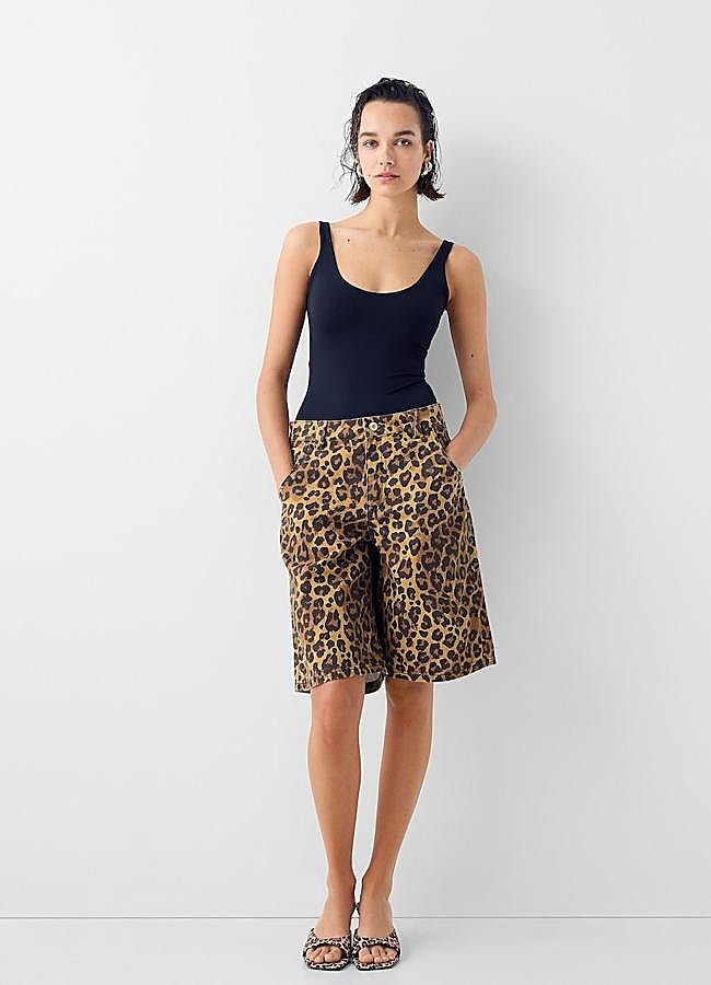 Imagen - Bermudas con estampado de leopardo de Bershka.