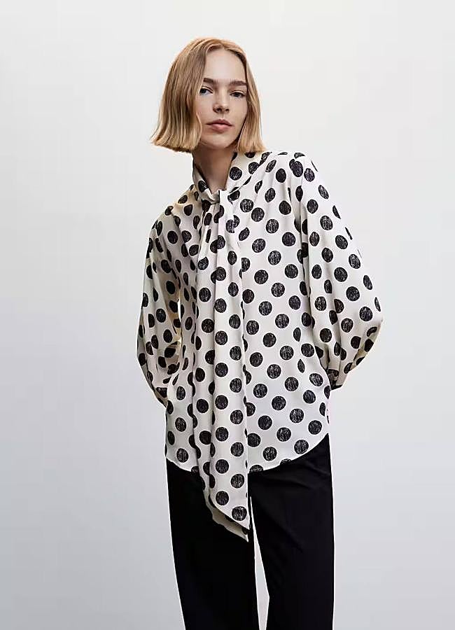 Imagen - Blusa con lazada en estampado de lunares