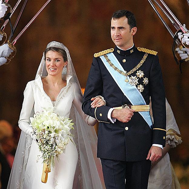 Doña Letizia llevó en su boda un diseño de Manuel Pertegaz. 