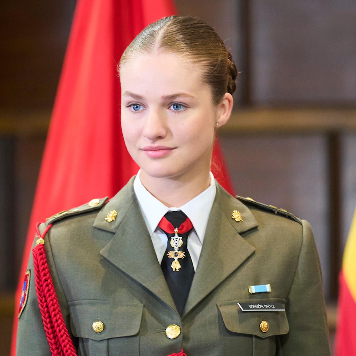 La princesa Leonor ha recogido tres condecoraciones en Zaragoza.