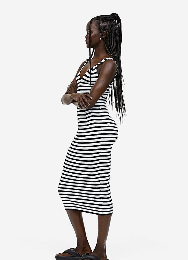 Imagen - Vestido de punto con estampado a rayas y escote de pico