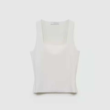 Imagen secundaria 1 - Bermudas lino pinzas (29,99€)/ Top tirantes anchos (17,99€)/ Capazo detalle tachuelas (39,99€)