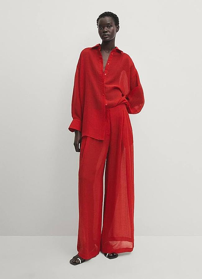 Imagen - Pantalones rojos anchos en tejido semitransparente