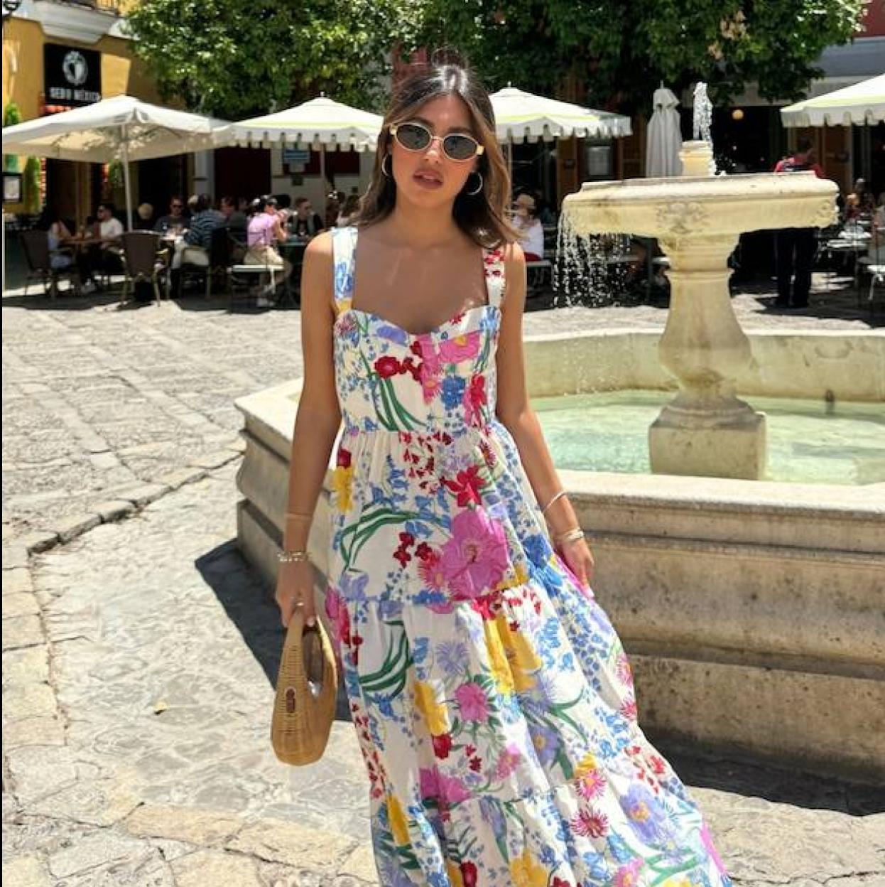 Influencer con vestidos estampado de Zara viral