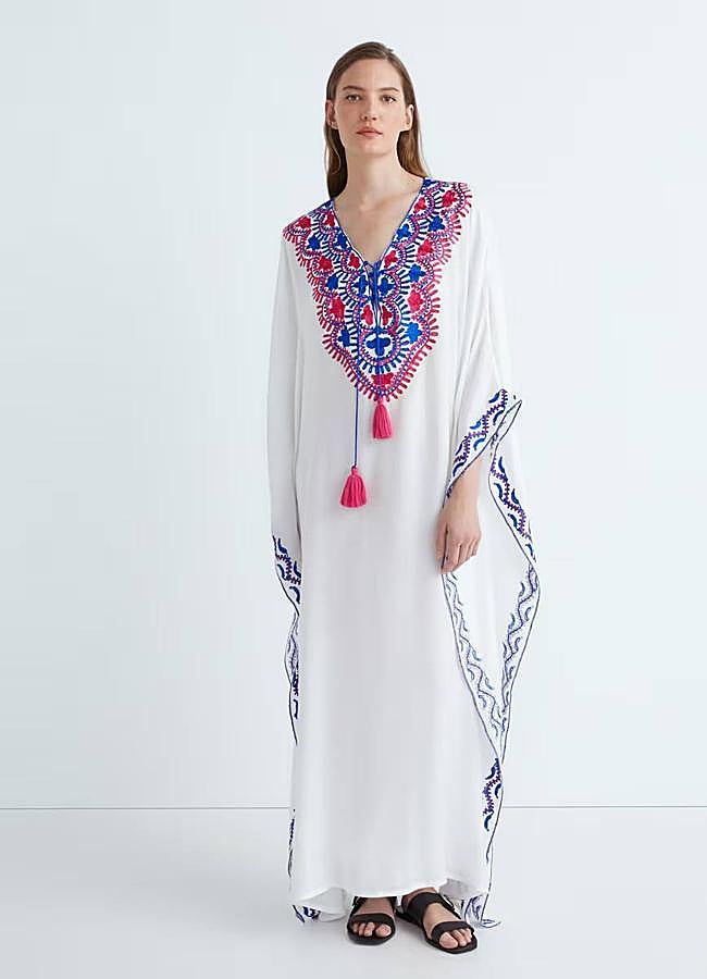 Imagen - Caftán largo color blanco con bordados