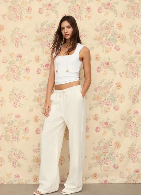 Imagen - Pantalón blanco de Stradivarius (19,99 euros)