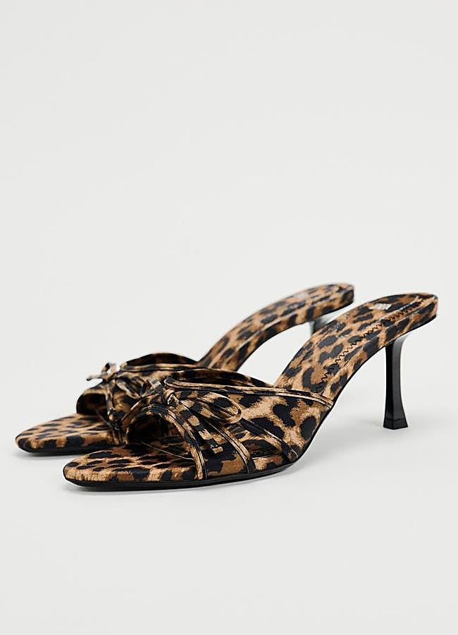 Imagen - Sandalias de tacón con estampado de leopardo de Zara.