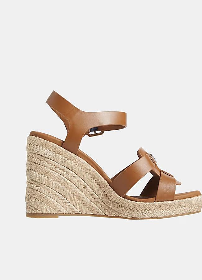 Imagen - Alpargata marrón tipo sandalia de Tommy Hilfiger, 139,90 euros.