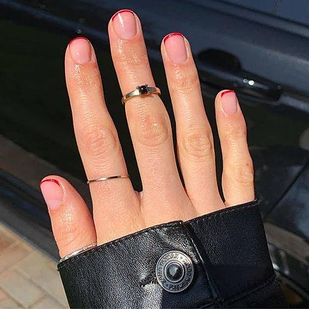 Uñas micro french en color rojo