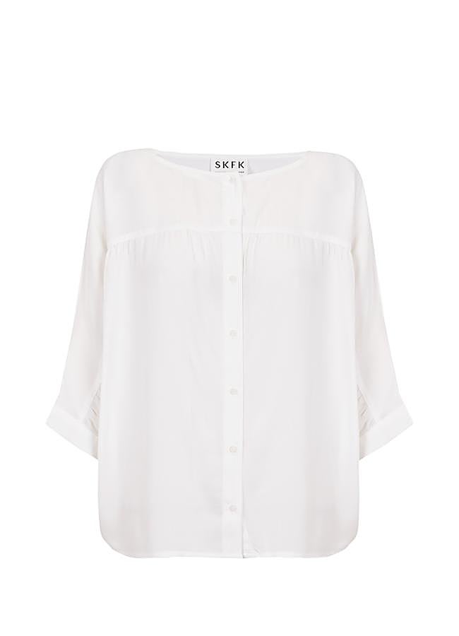 Imagen - Camisa de manga corta en color blanco de SKFK.