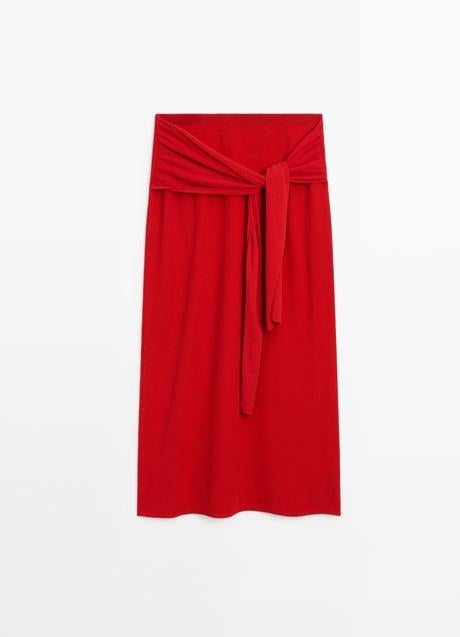 Imagen - Falda roja de Massimo Dutti (69,99 euros)