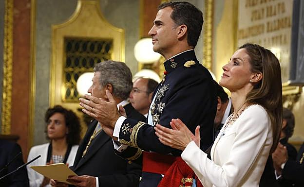 Los reyes Felipe VI y Letizia, durante la proclamación hace diez años. 