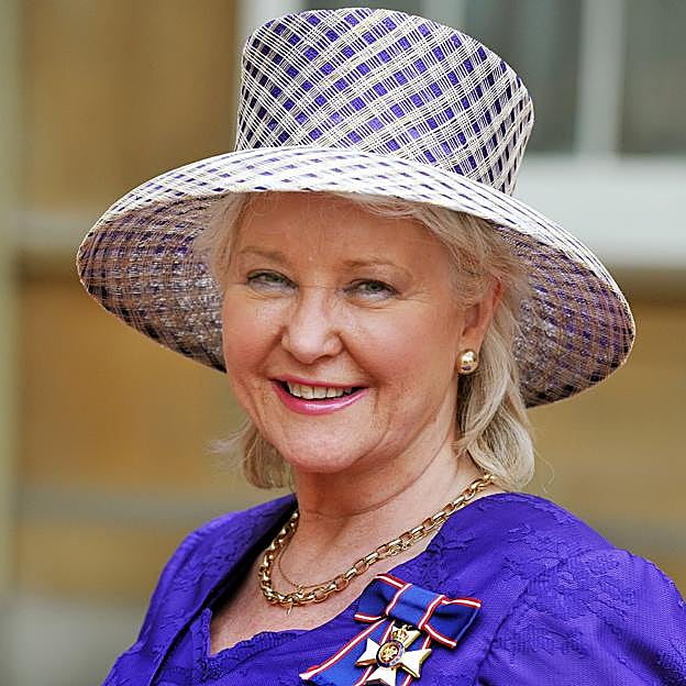 Qué fue de Angela Kelly, la amiga de Isabel II desahuciada por Carlos III: nueva casa, ley del silencio y cameo en 'The Crown'