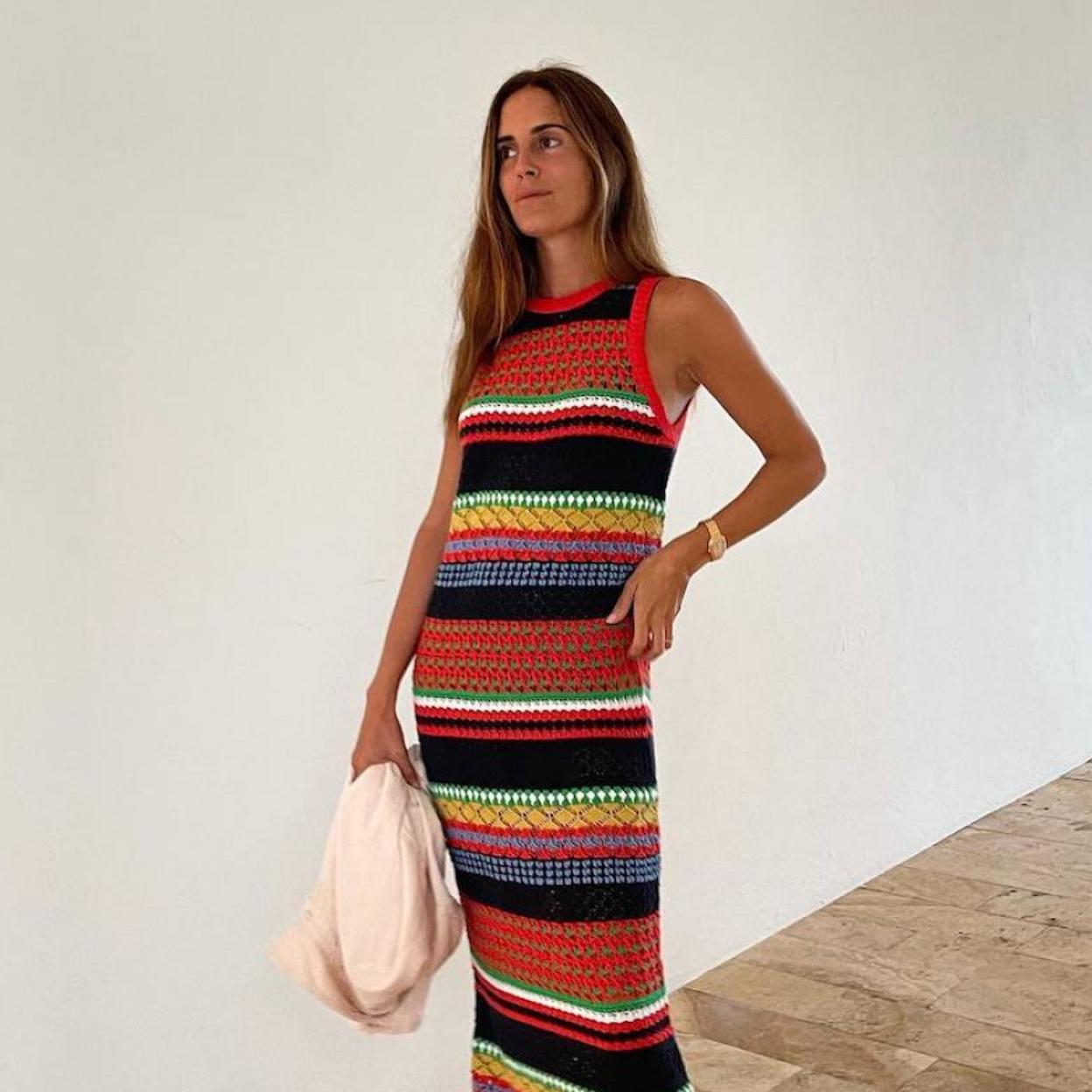 Influencer con vestido de crochet