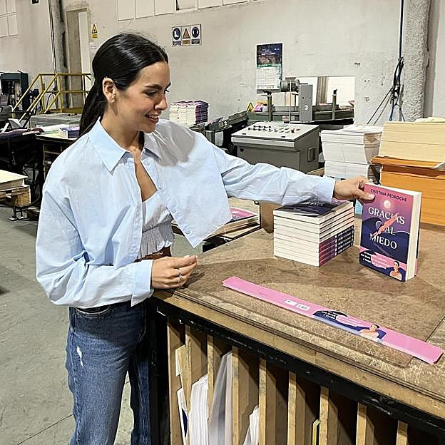 Cristina Pedroche con su libro
