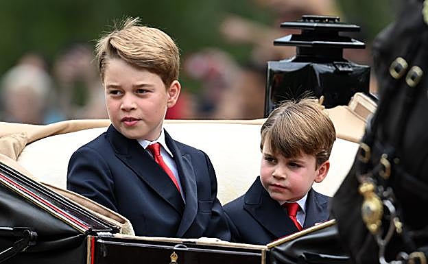 Los príncipes Louis y George en el Trooping the Colour 2023. 