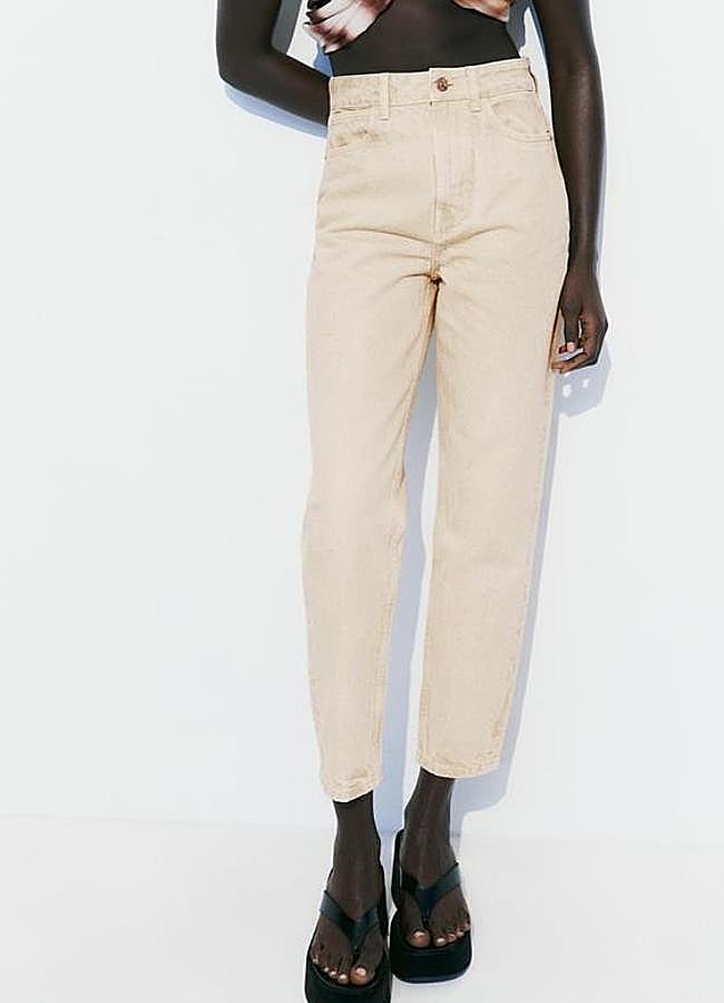 Imagen - Los vaqueros beige de Zara.