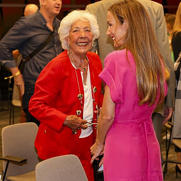 Telma Ortiz, con su tía abuela, Marisol Álvarez del Valle, hermana de la recordada Menchu. 