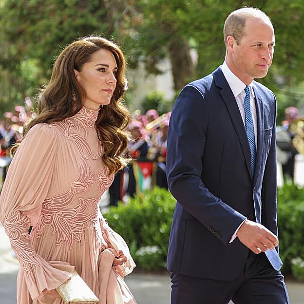 Kate Middleton y el príncipe Guillermo en la boda del heredero Hussein de Jordania y Rajwa Alseif. 