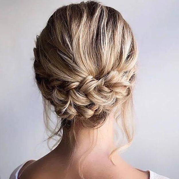 Moño con trenza romántico o boho chic