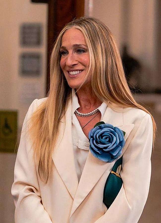 Imagen - Sarah Jessica Parker con mechas espiga en tono rubio cálido con pelo castaño claro/@sjp_daily