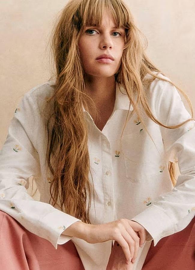 Imagen - Camisa blanca básica con estampado de margaritas