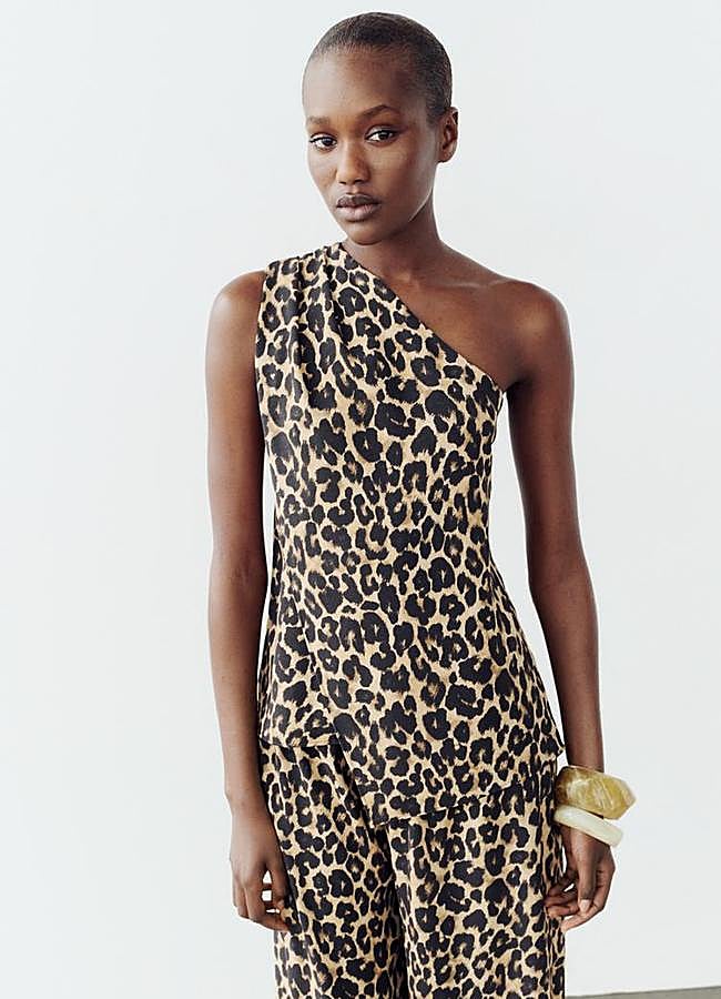 Imagen - Top asimétrico estampado animal de Zara (19,95€)