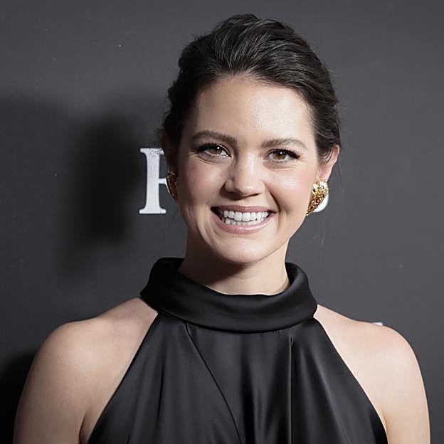 Isabelle Junot y su amor por las sandalias de terciopelo: copia su calzado favorito de invitada a precios asequibles