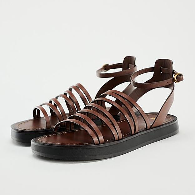 Sandalias planas de piel con tiras (49,95€)