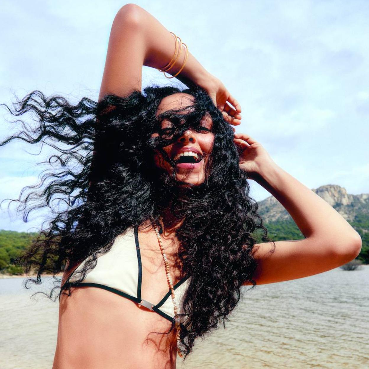 El secreto de las modelos que es viral en redes para un pelo fuerte y largo